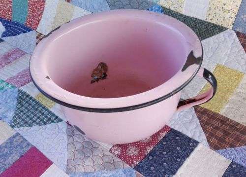 PINK ENAMEL PIEPIE POT
